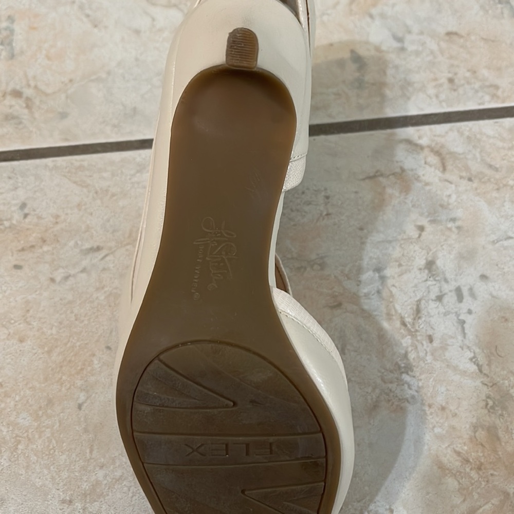 Heels - Picture 3 of 3